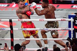 Joshua porazil Paula, KO přišlo až v šestém kole - Sport.cz